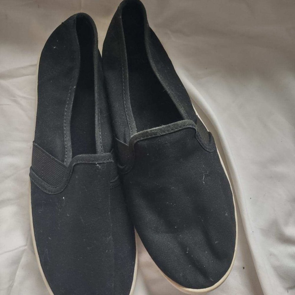 TrueTime Women's black loafers